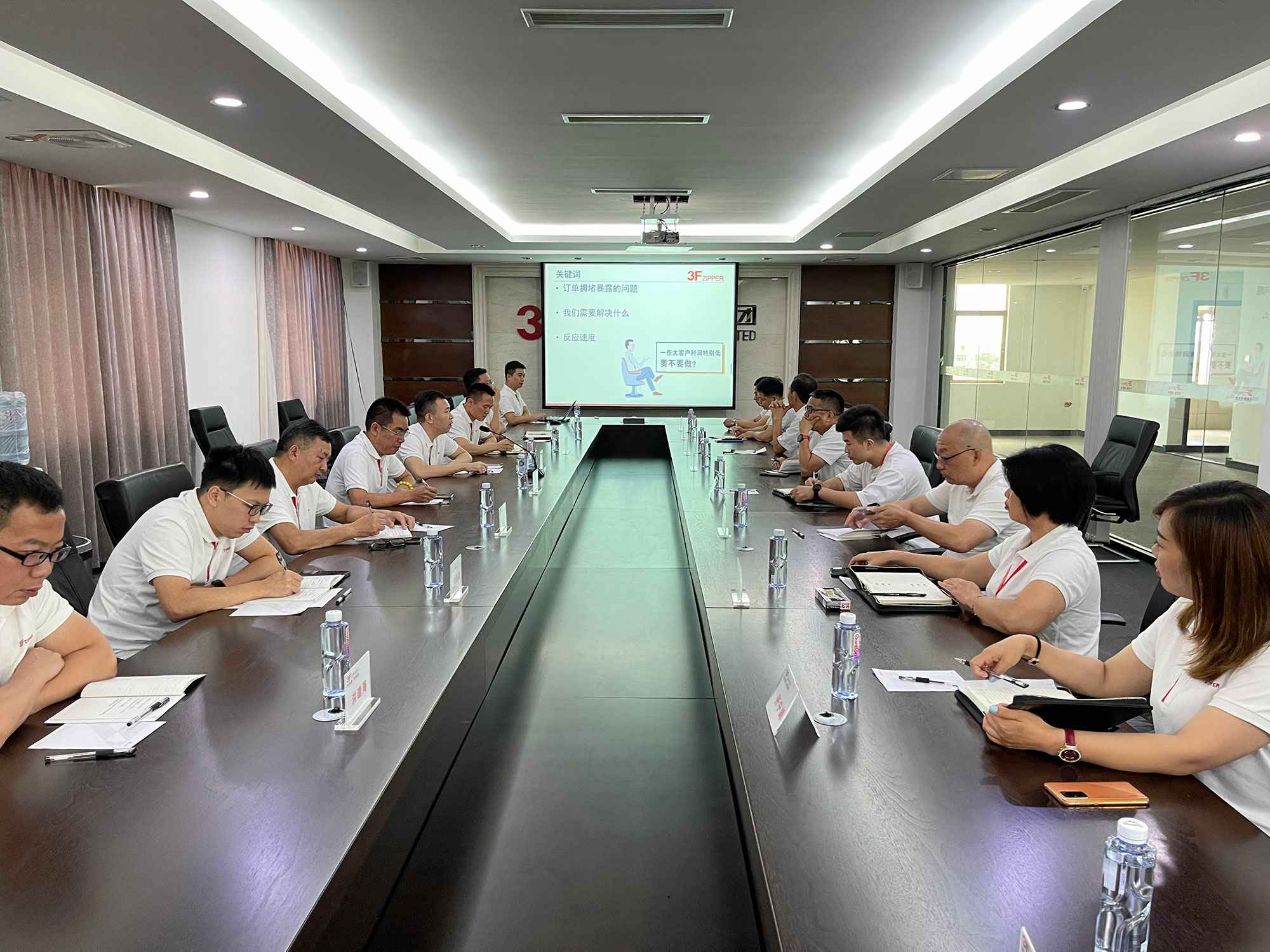深圳郑睿移动设备租赁有限公司召开上半年总结暨下半年计划会议